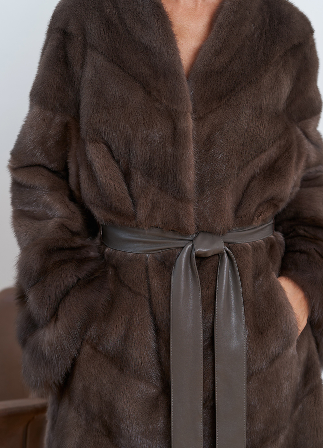 Женская длинная шуба с отделкой из меха куницы модель № 30675 универмаг малина