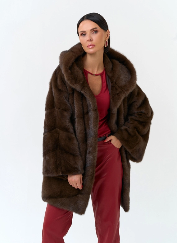 Женская шуба из меха норки с капюшоном фото