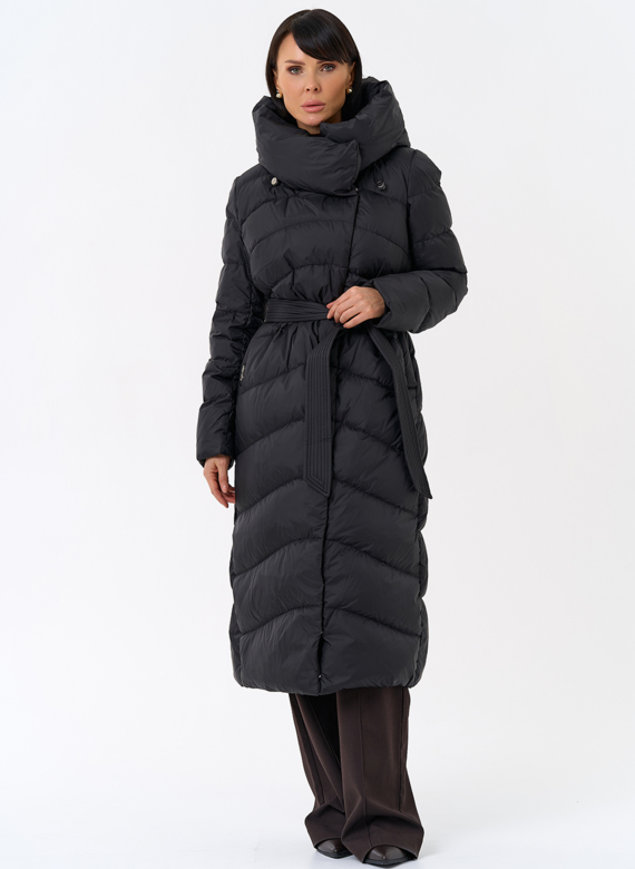 Женский длинный пуховик черного цвета с капюшоном
