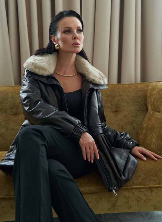 Пуховик из натуральной кожи с отделкой из меха кролика