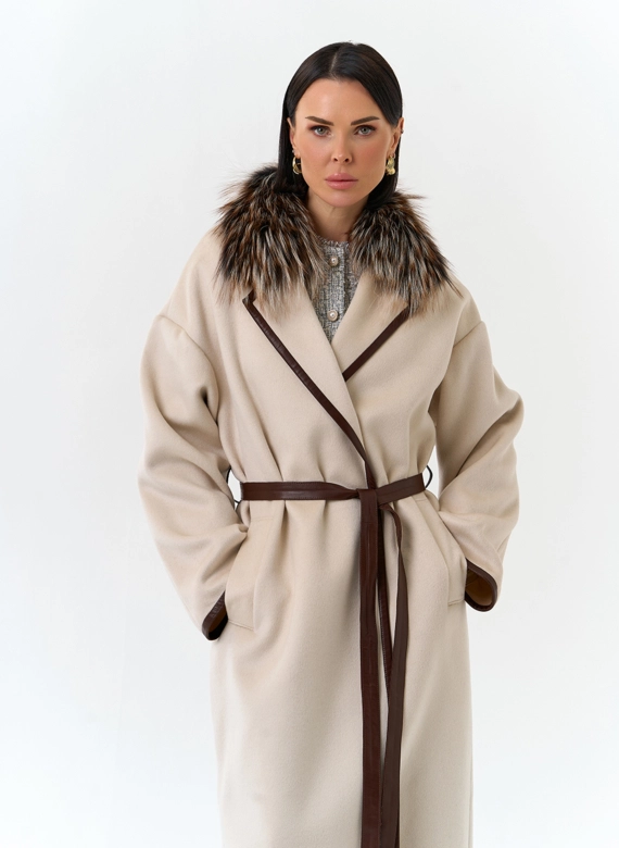 Женское длинное пальто с отделкой из меха лисы