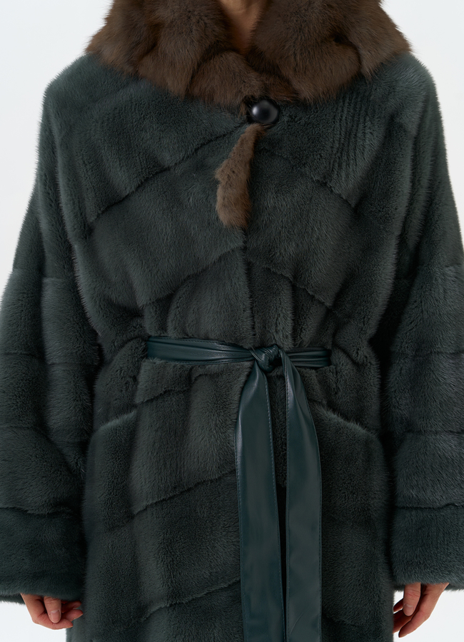 Шуба из меха норки с капюшоном из меха куницы модель № 31966 универмаг малина