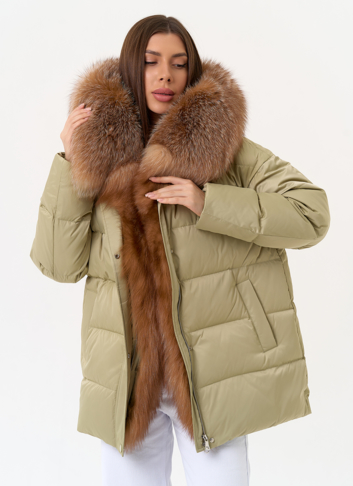 Женский пуховик с отделкой из меха рыжей лисы