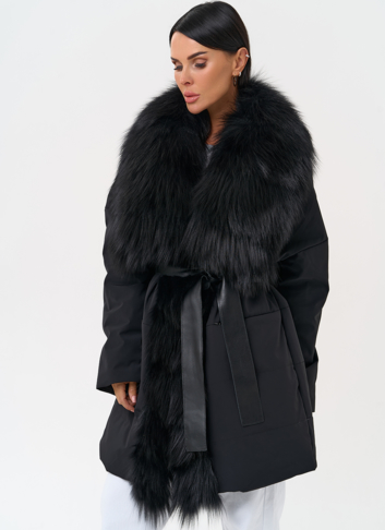 Женское зимнее полупальто черного цвета с мехом лисы