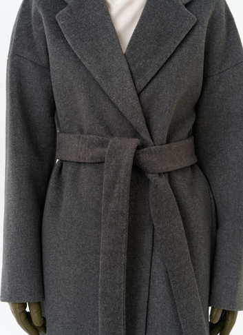Женское пальто с английским воротником