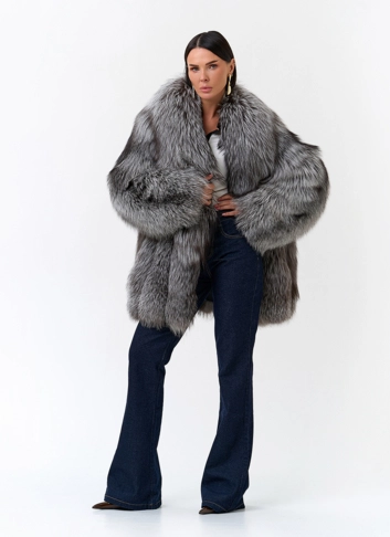 Шуба из меха чернобурой лисы