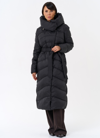 Женский длинный пуховик черного цвета с капюшоном