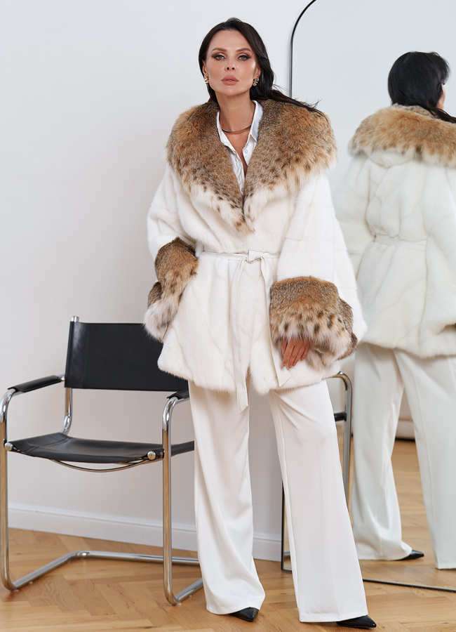 Женская белая шуба из меха норки с отделкой из меха рыси модель № 29231 в рассрочку