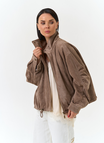 Женская куртка из эко замши с воротником стойкой