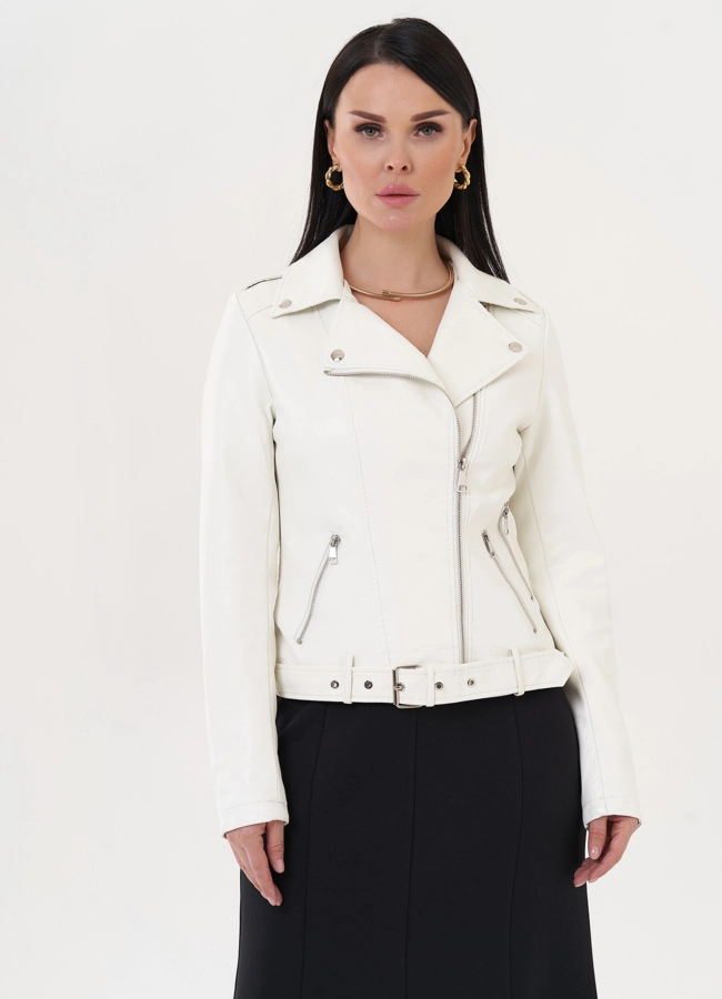 Куртка из эко кожи белого цвета модель № 26972 меха малина