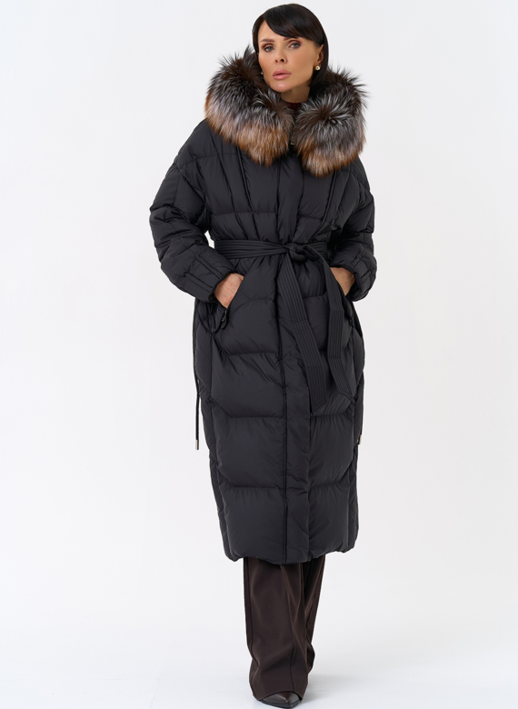 Женский пуховик с отделкой из меха блюфрост