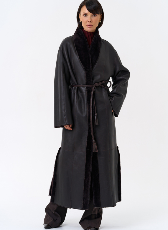 Женская двухсторонняя дубленка с декоративным поясом