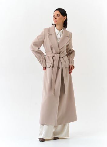 Женское светлое пальто с поясом