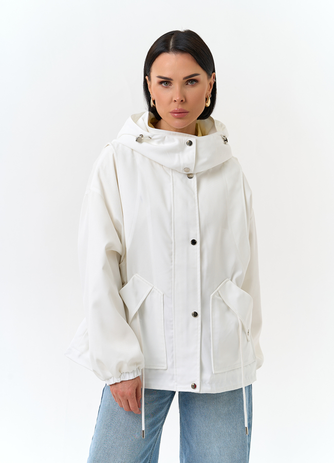 Женская куртка ветровка белого цвета модель № 32828 в кредит