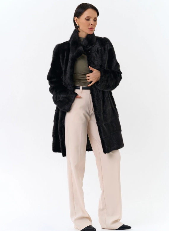 Норковая шуба с воротником стойка черного цвета 
