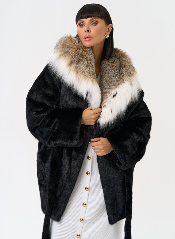Женская шуба из меха норки с капюшоном из меха рыси