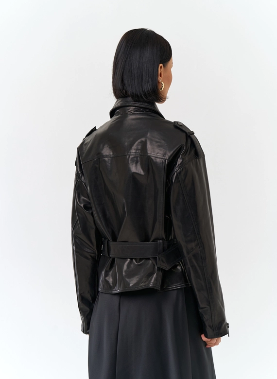 Женская куртка из натуральной кожи с поясом