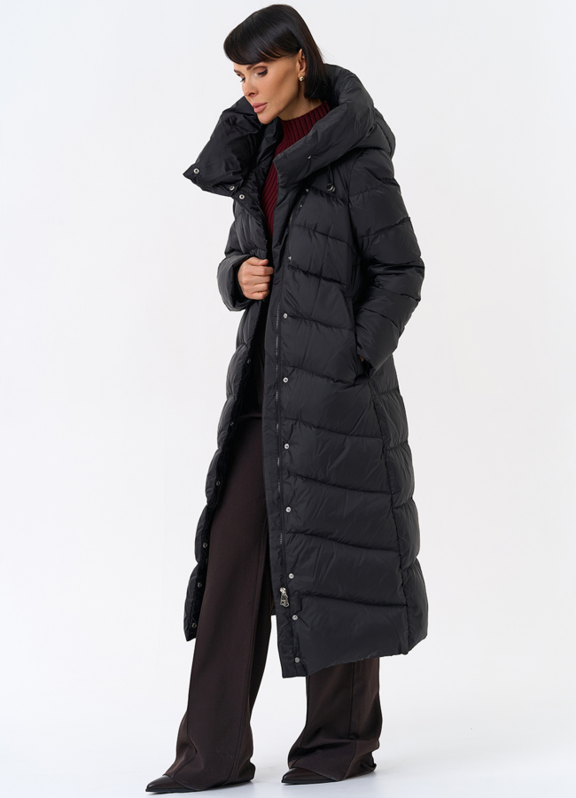 Женский длинный пуховик черного цвета с капюшоном модель № 31968 универмаг малина
