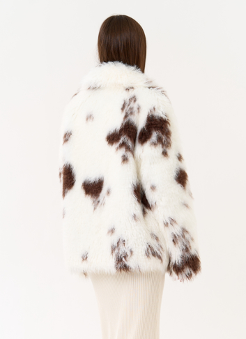 Женская шуба из эко меха с анималистическим принтом