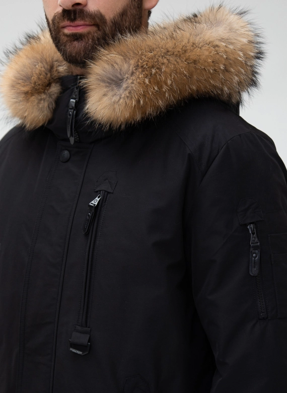Мужской пуховик с капюшоном из меха енота