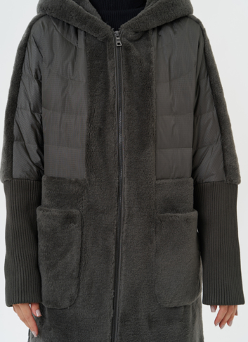 Женское утепленное пальто с капюшоном