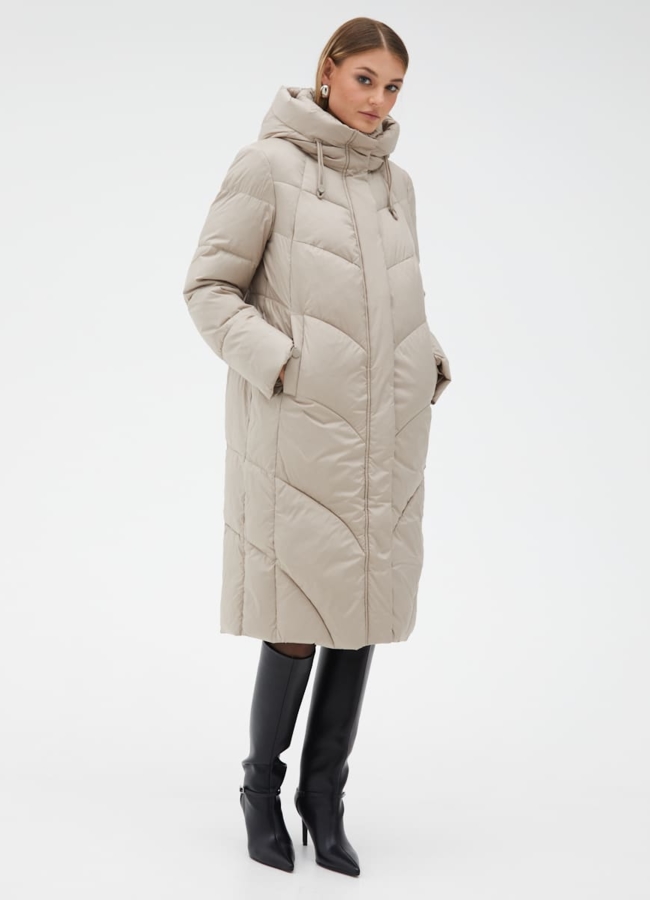 Женский пуховик бежевого цвета с капюшоном модель № 31116 в кредит