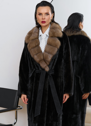 Норковая шуба с английским воротником из меха куницы