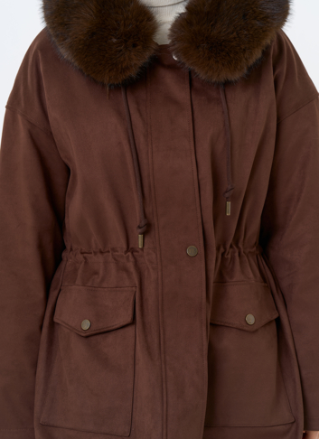 Женская парка из эко замши с капюшоном из эко меха