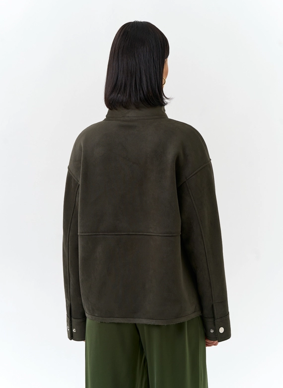Женская дубленка из эко замши с воротником стойкой