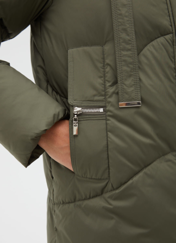 Женский пуховик с капюшоном