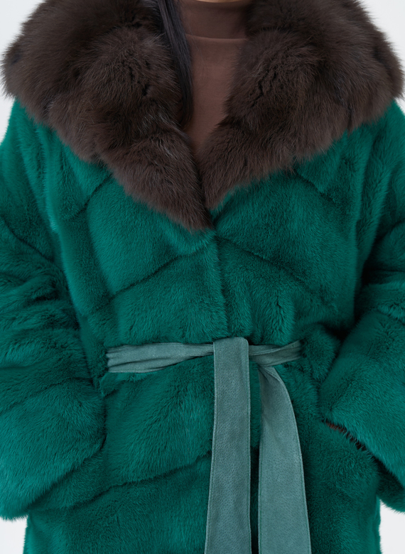 Норковая шуба с капюшоном из меха куницы