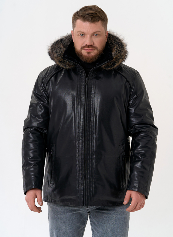 Пуховик из эко кожи с капюшоном из меха енота